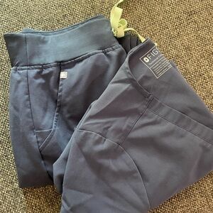 Figs High Waist Zamora Jogger and Casma Top Scrub Set